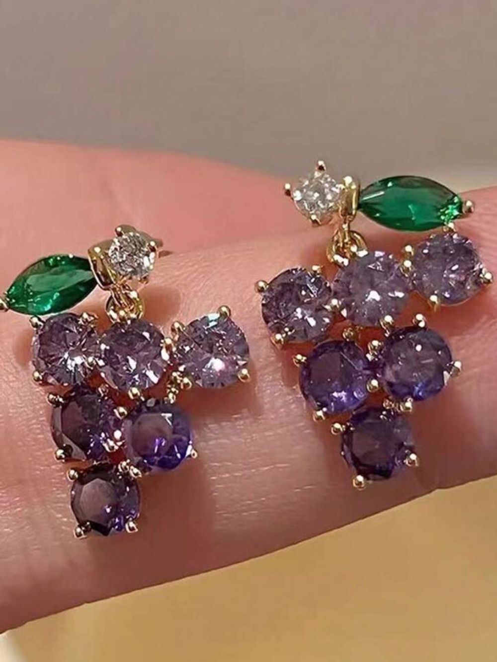 Grape stud earrings R780